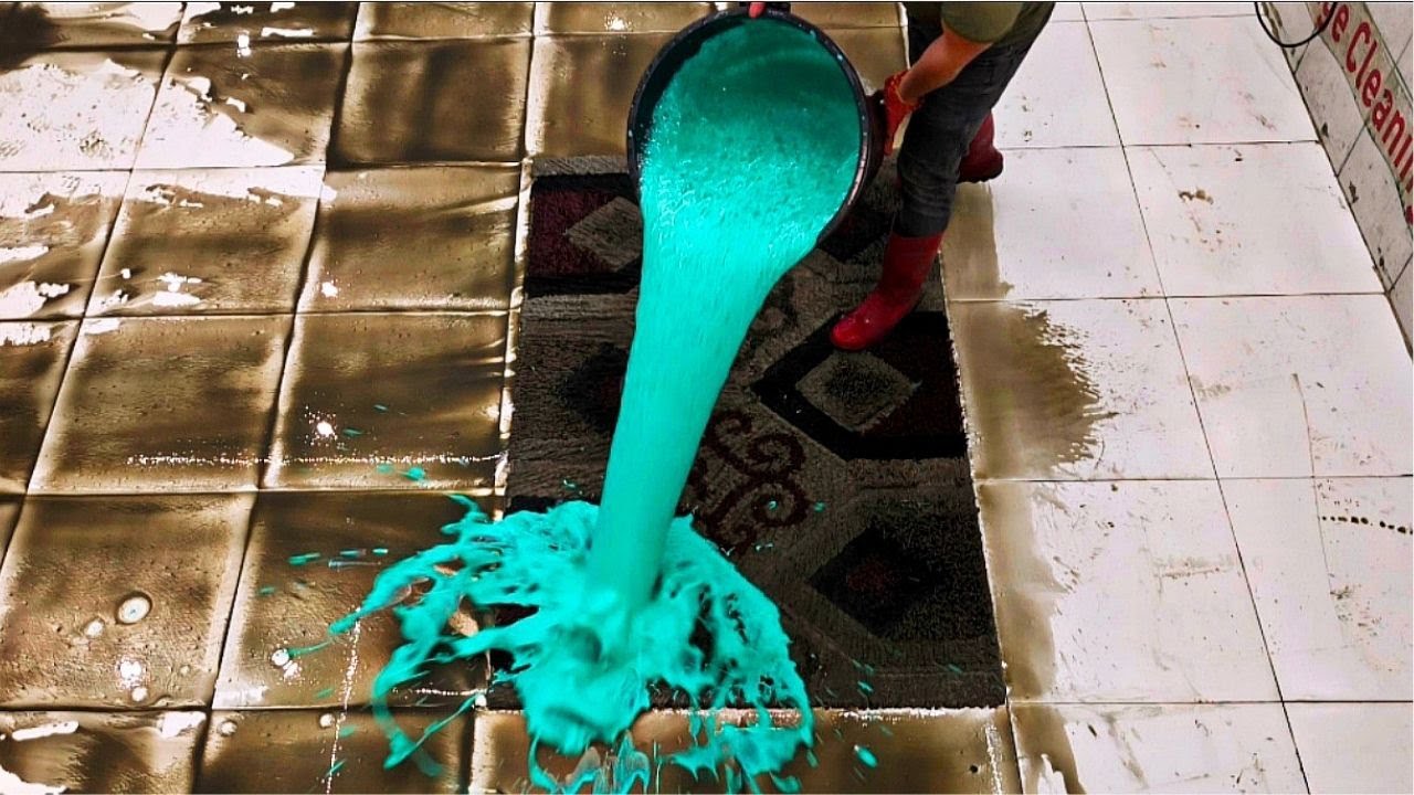 Dirty Carpet Cleaning with Plenty of Foam Thumbnail